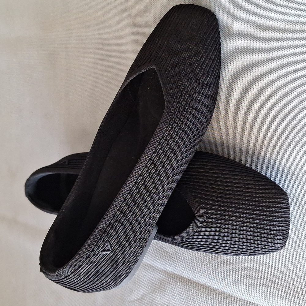 Vivaia Women's Black Flats Sizes 39 1/2
